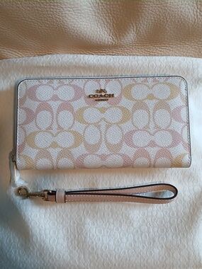 Beautiful Coach Pink & Tan Wallet.NWT